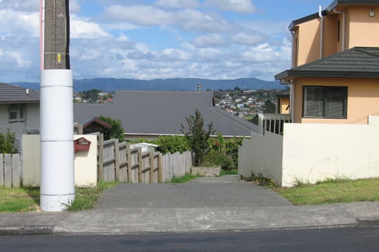 Photo of property in 115 Luckens Road, West Harbour, Auckland, 0618