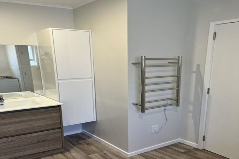 Photo of property in 64a Clayburn Road, Glen Eden, Auckland, 0602