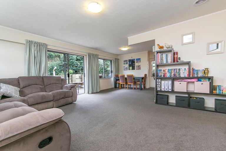 Photo of property in 27 Great North Road, Riverhead, 0820