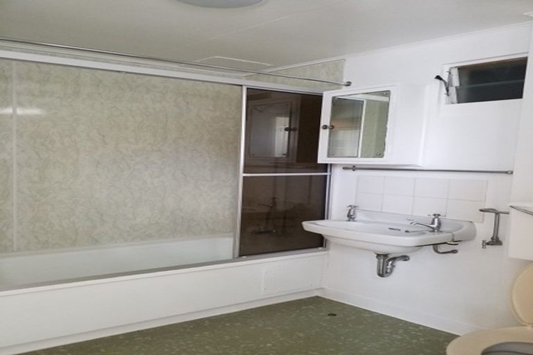 Photo of property in Churchill Flats, 213 The Terrace, Wellington Central, Wellington, 6011