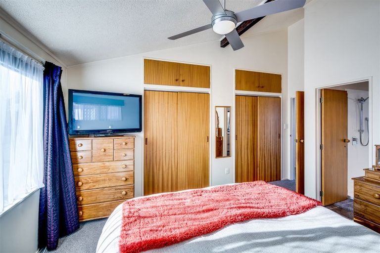 Photo of property in 2 Yeo Place, Taradale, Napier, 4112