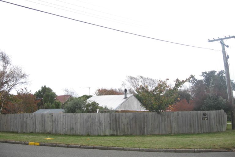 Photo of property in 9 Waikare Road, Raumati Beach, Paraparaumu, 5032