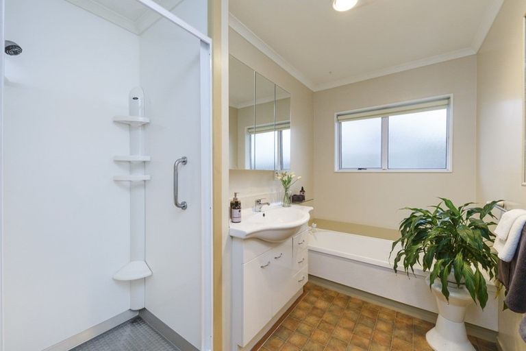 Photo of property in 10 Saint Pauls Court, Highbury, Palmerston North, 4412