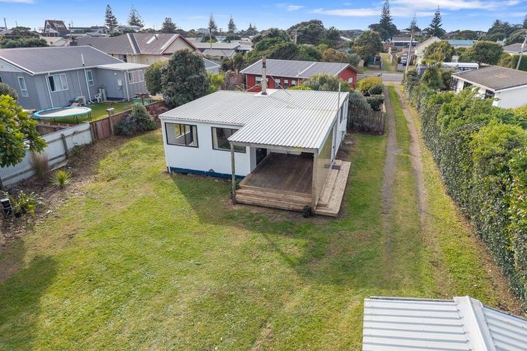 Photo of property in 3a Manuka Street, Otaki Beach, Otaki, 5512