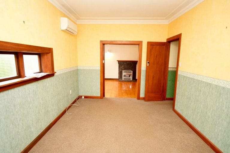 Photo of property in 28 Rangitane Street, Palmerston North, 4414
