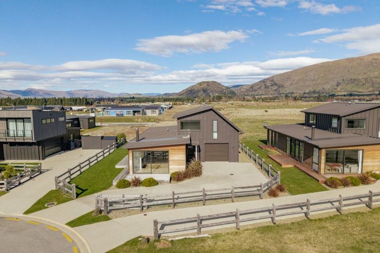 Photo of property in 5 Wallace Place, Wanaka, 9305