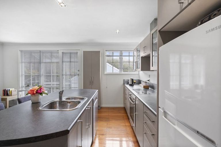 Photo of property in 300 Karori Road, Karori, Wellington, 6012