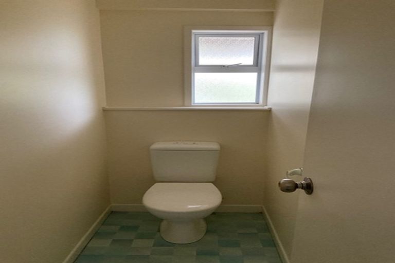 Photo of property in 22a Knightsbridge Drive, Forrest Hill, Auckland, 0620