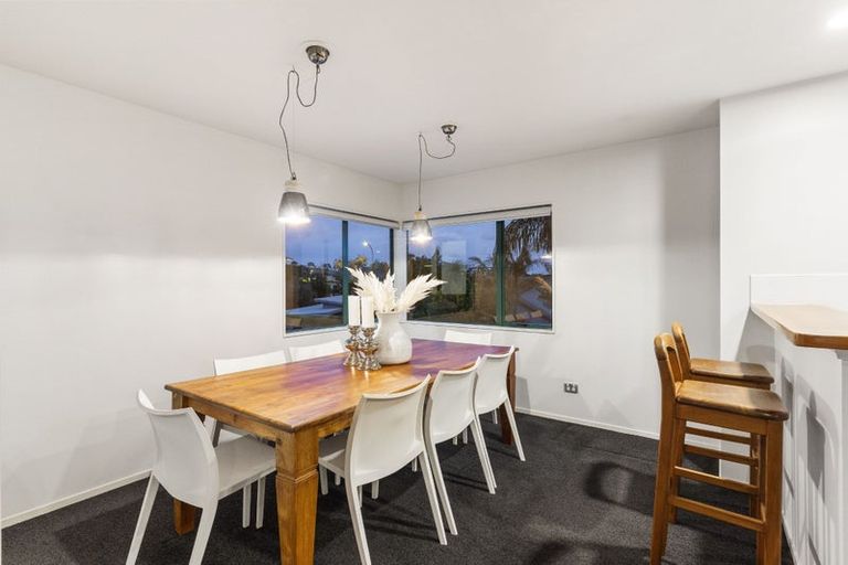 Photo of property in 5 Baulcomb Parade, Windsor Park, Auckland, 0632