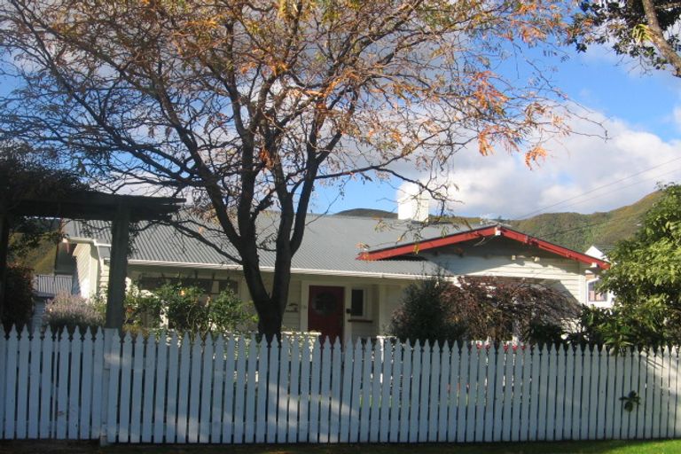 Photo of property in 10 Collingwood Street, Waterloo, Lower Hutt, 5011
