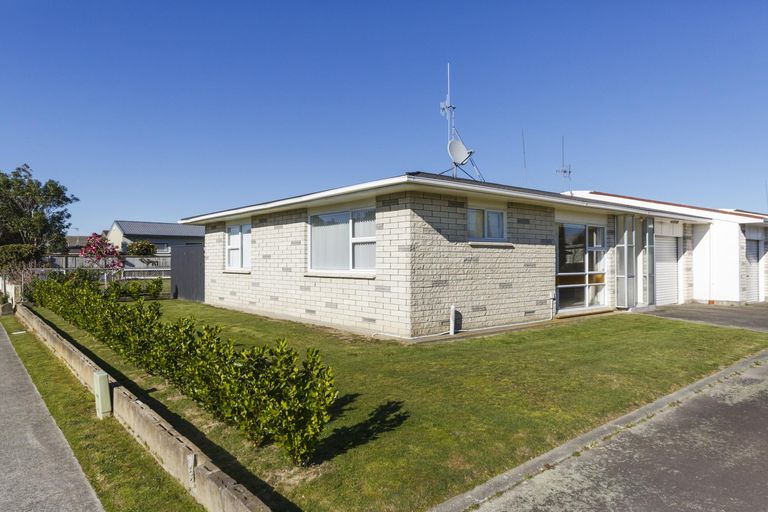 Photo of property in 1/28 Wood Street, Takaro, Palmerston North, 4410