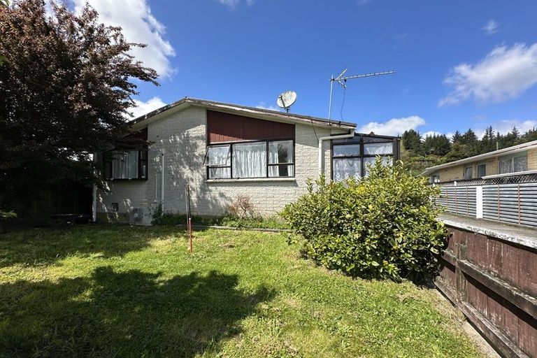 Photo of property in 1/18 Oregon Drive, Maoribank, Upper Hutt, 5018