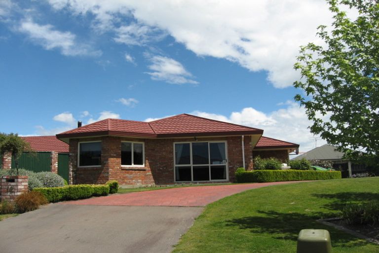 Photo of property in 12 Carmana Gardens, Rangiora, 7400