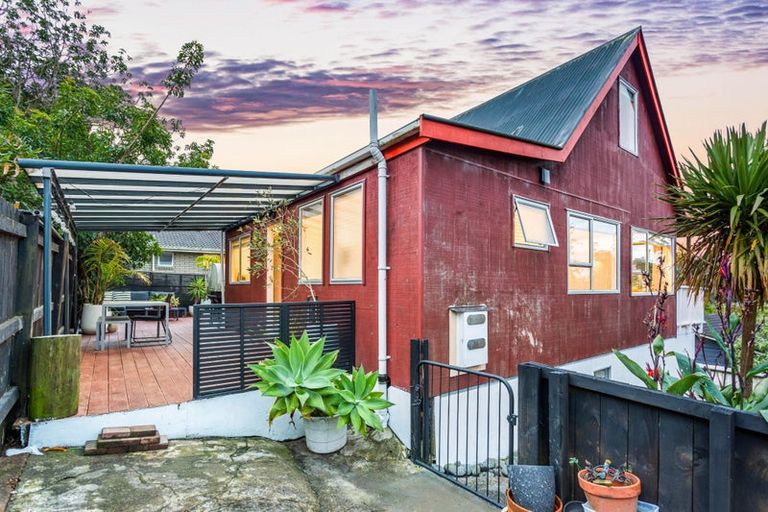 Photo of property in 1/29 Kemp Road, Massey, Auckland, 0614