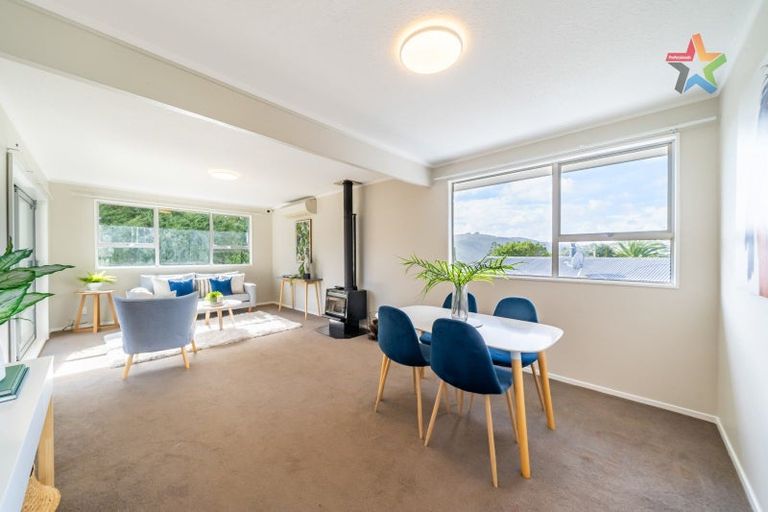 Photo of property in 127 Holborn Drive, Stokes Valley, Lower Hutt, 5019