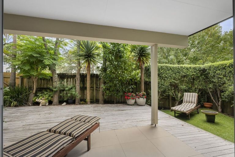 Photo of property in Gulf View Estate, 539a East Coast Road, Browns Bay, Auckland, 0630