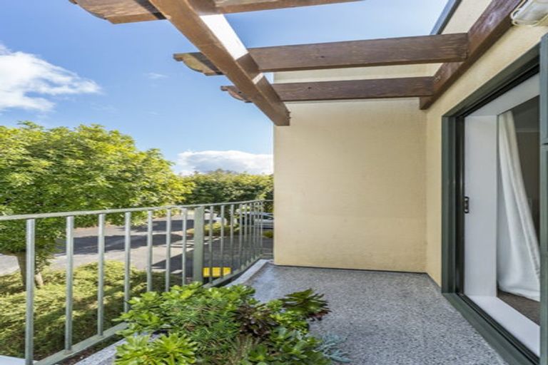 Photo of property in 11/17 Harbour View Road, Te Atatu Peninsula, Auckland, 0610