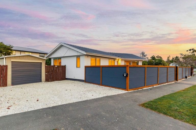 Photo of property in 35 Cradock Street, South New Brighton, Christchurch, 8062