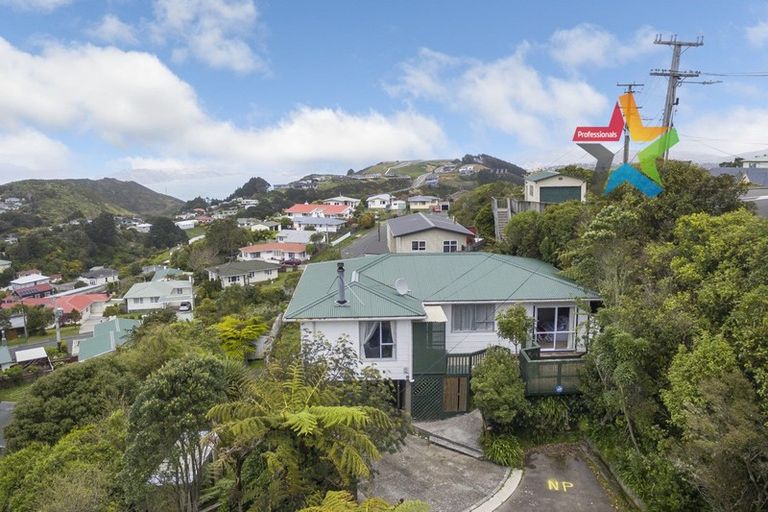 Photo of property in 18 Salford Street, Newlands, Wellington, 6037