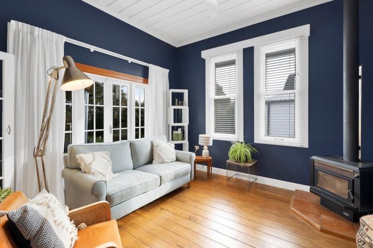 Photo of property in 24 Dunn Street, Egmont Village, 4372