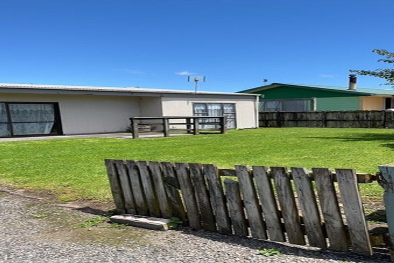 Photo of property in 75 Hume Street, Waitara, 4320
