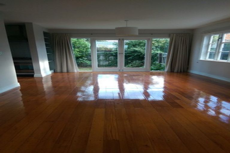 Photo of property in 35 Garreg Road, Fendalton, Christchurch, 8052