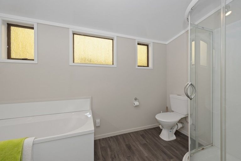 Photo of property in 17b Crescent Court, Melville, Hamilton, 3206