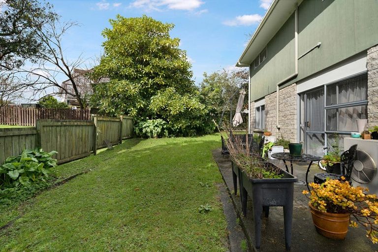 Photo of property in 2/37 Seabrook Avenue, New Lynn, Auckland, 0600