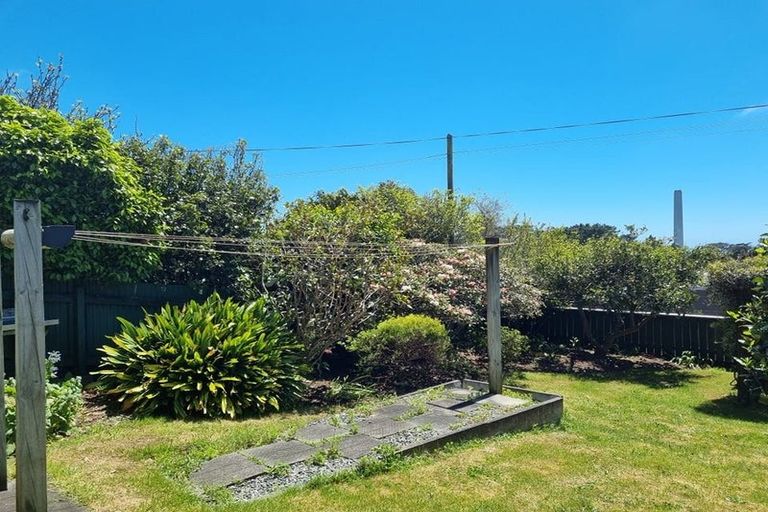 Photo of property in 124 Pioneer Road, Moturoa, New Plymouth, 4310