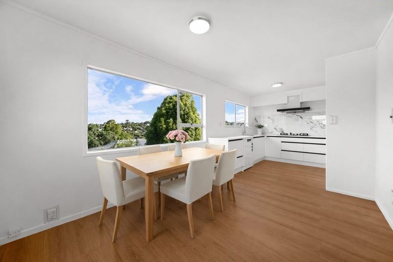 Photo of property in 1/4 Phillipa Place, Browns Bay, Auckland, 0630