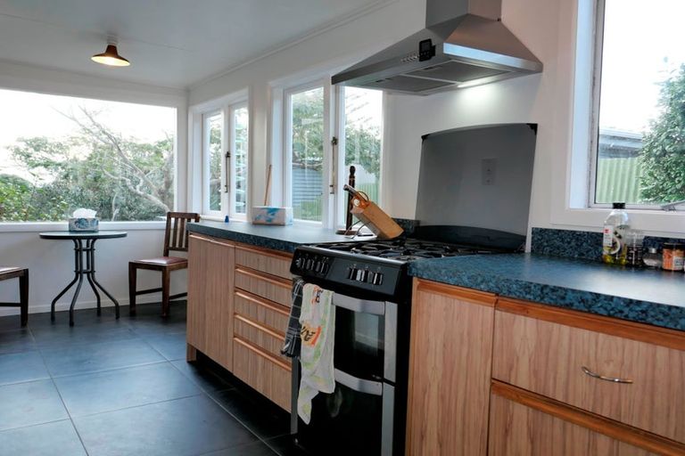 Photo of property in 75 Seaview Road, Paraparaumu Beach, Paraparaumu, 5032