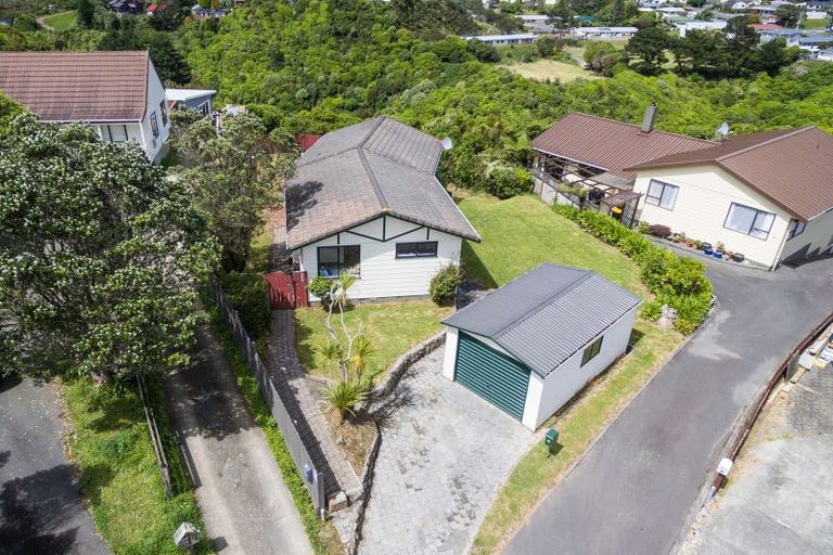 Photo of property in 36 Dominica Crescent, Grenada Village, Wellington, 6037