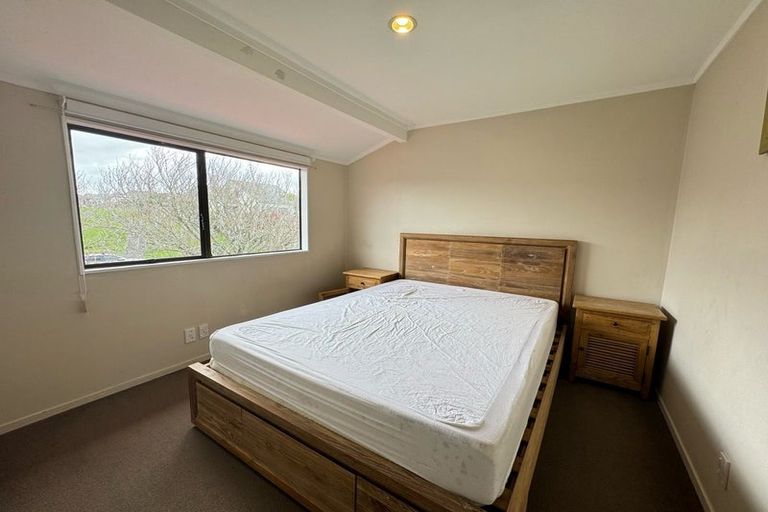 Photo of property in 2 Clearwater Cove, West Harbour, Auckland, 0618