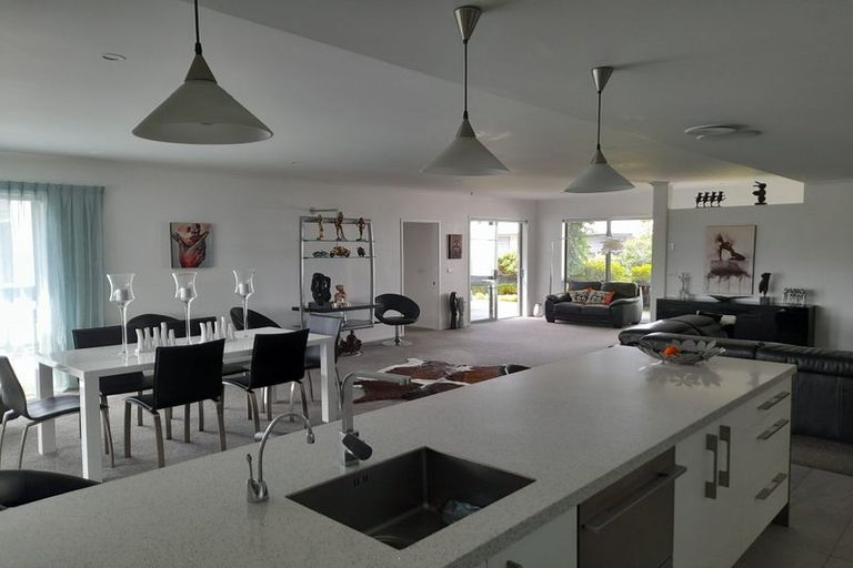 Photo of property in 20 Roseberry Place, Whitianga, 3510