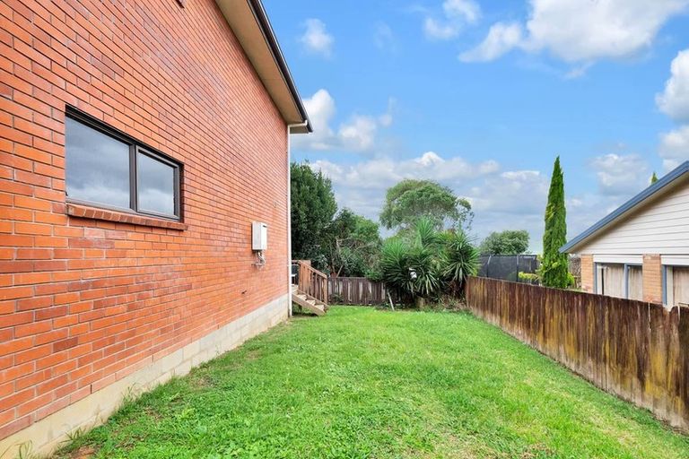 Photo of property in 8 Gordon Stanley Drive, Massey, Auckland, 0614