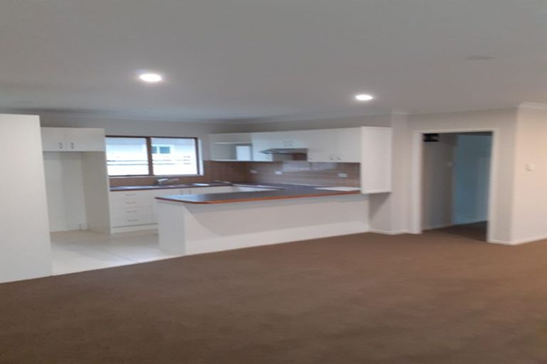 Photo of property in 2/54 Ray Small Drive, Pahurehure, Papakura, 2113