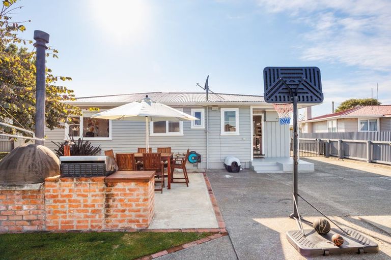 Photo of property in 40 Sutherland Crescent, Westbrook, Palmerston North, 4412
