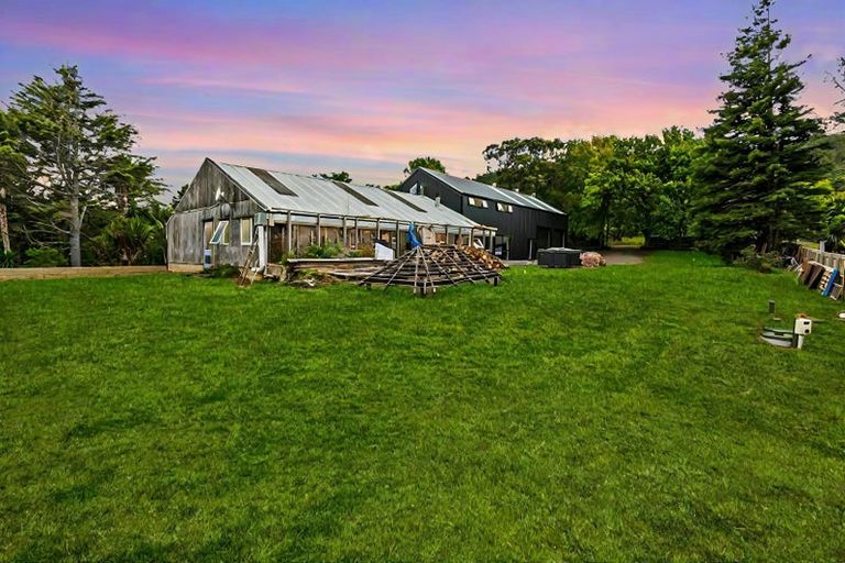 Photo of property in 127 Bethells Road, Waitakere, 0781