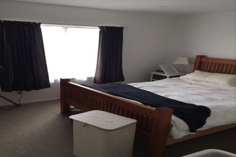 Photo of property in 1/23 College Road, Northcote, Auckland, 0627