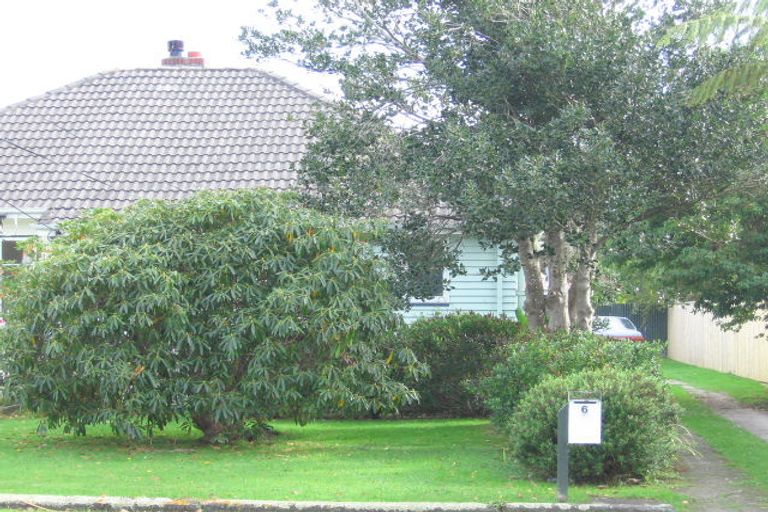 Photo of property in 6 Okura Grove, Boulcott, Lower Hutt, 5010