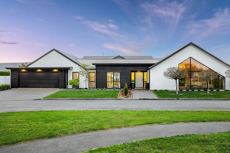 Photo of property in 6 Waitikiri Square, Parklands, Christchurch, 8083
