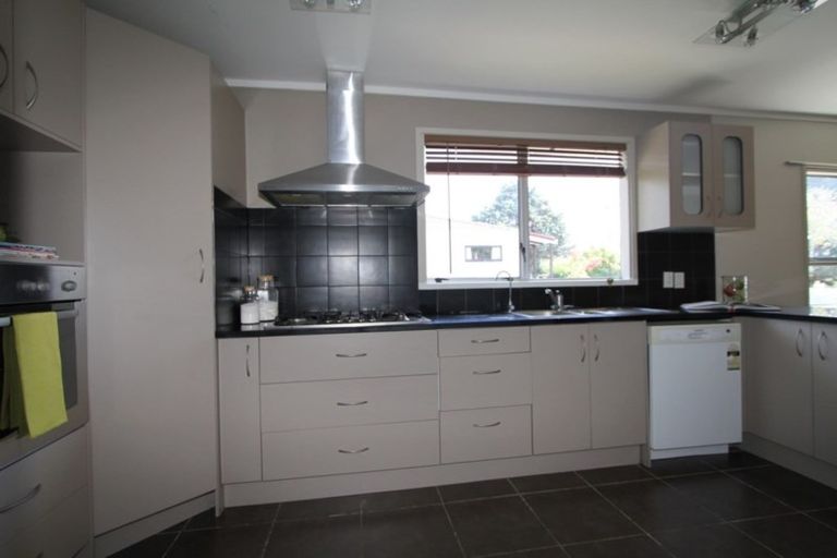 Photo of property in 22 Glennandrew Drive, Half Moon Bay, Auckland, 2012