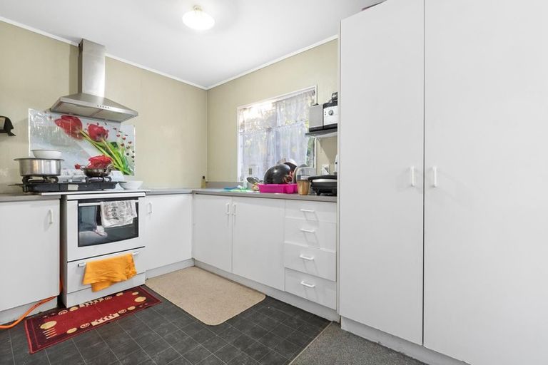 Photo of property in 2/6 Eulogy Place, Randwick Park, Auckland, 2105