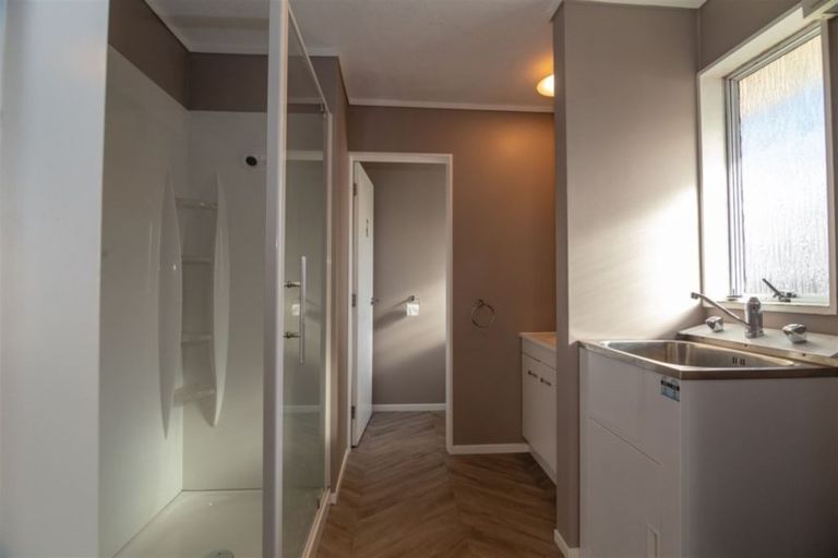 Photo of property in 18a Bracken Road, Newlands, Wellington, 6037