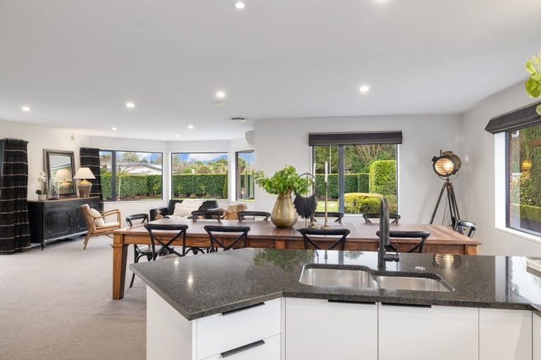 Photo of property in 32 Hussey Road, Harewood, Christchurch, 8051