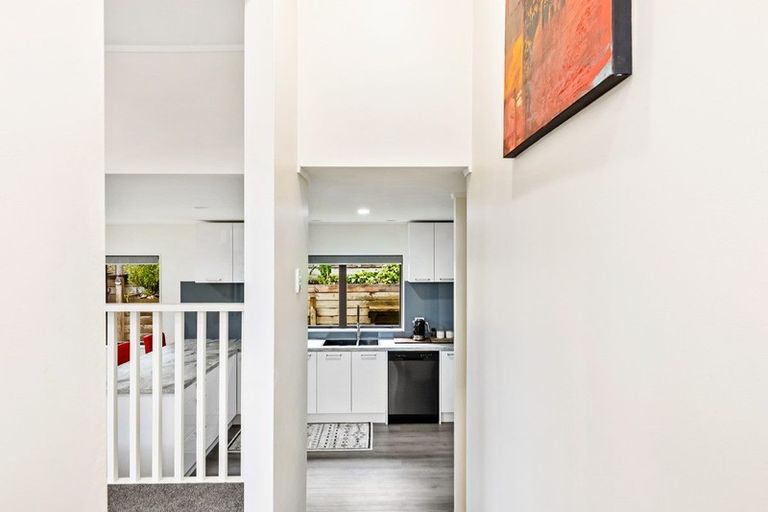 Photo of property in 9 Dee Place, Torbay, Auckland, 0630