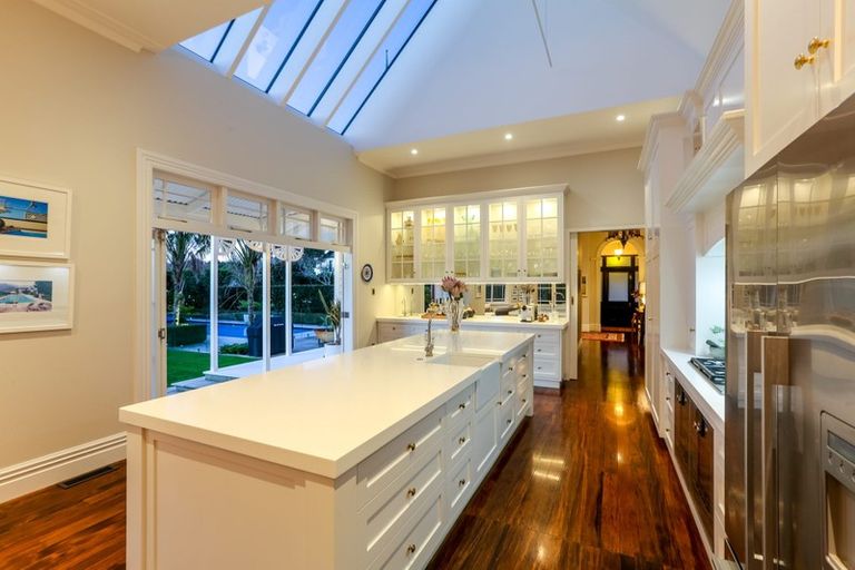 Photo of property in 16 Shortland Street, Lower Vogeltown, New Plymouth, 4310