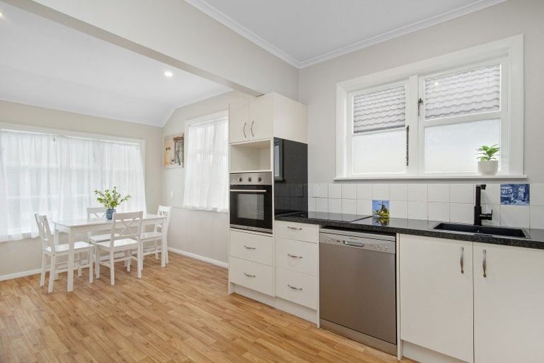 Photo of property in 19 Kowhai Avenue, Ebdentown, Upper Hutt, 5018