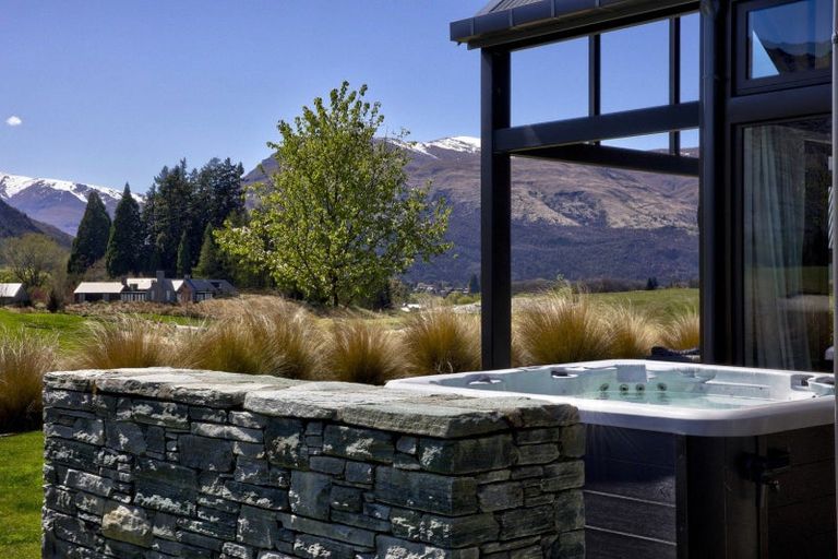 Photo of property in Millbrook Resort, 4 Dalgleish Lane, Arrowtown, 9371