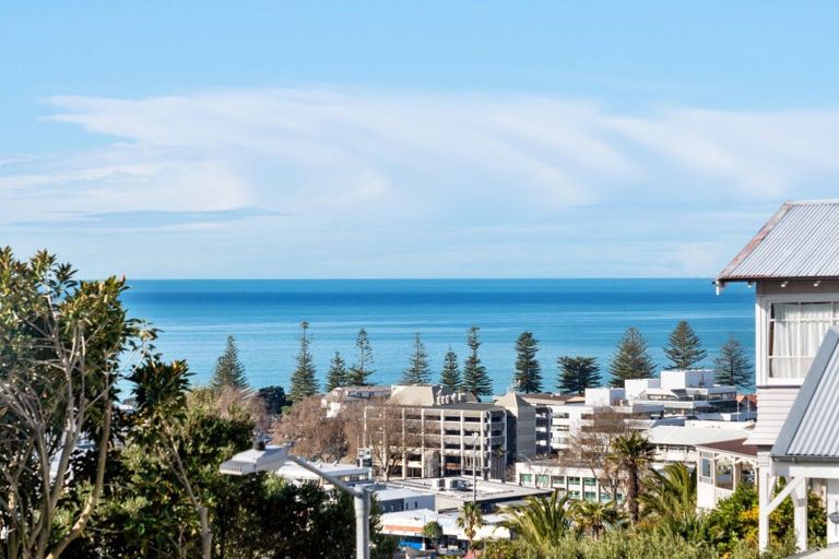 Photo of property in 15 Colenso Avenue, Hospital Hill, Napier, 4110